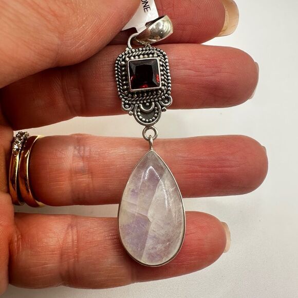 NWT Moonstone Cabochon and faceted Garnet in Bali Sterling Silver pendant! - Picture 3 of 11
